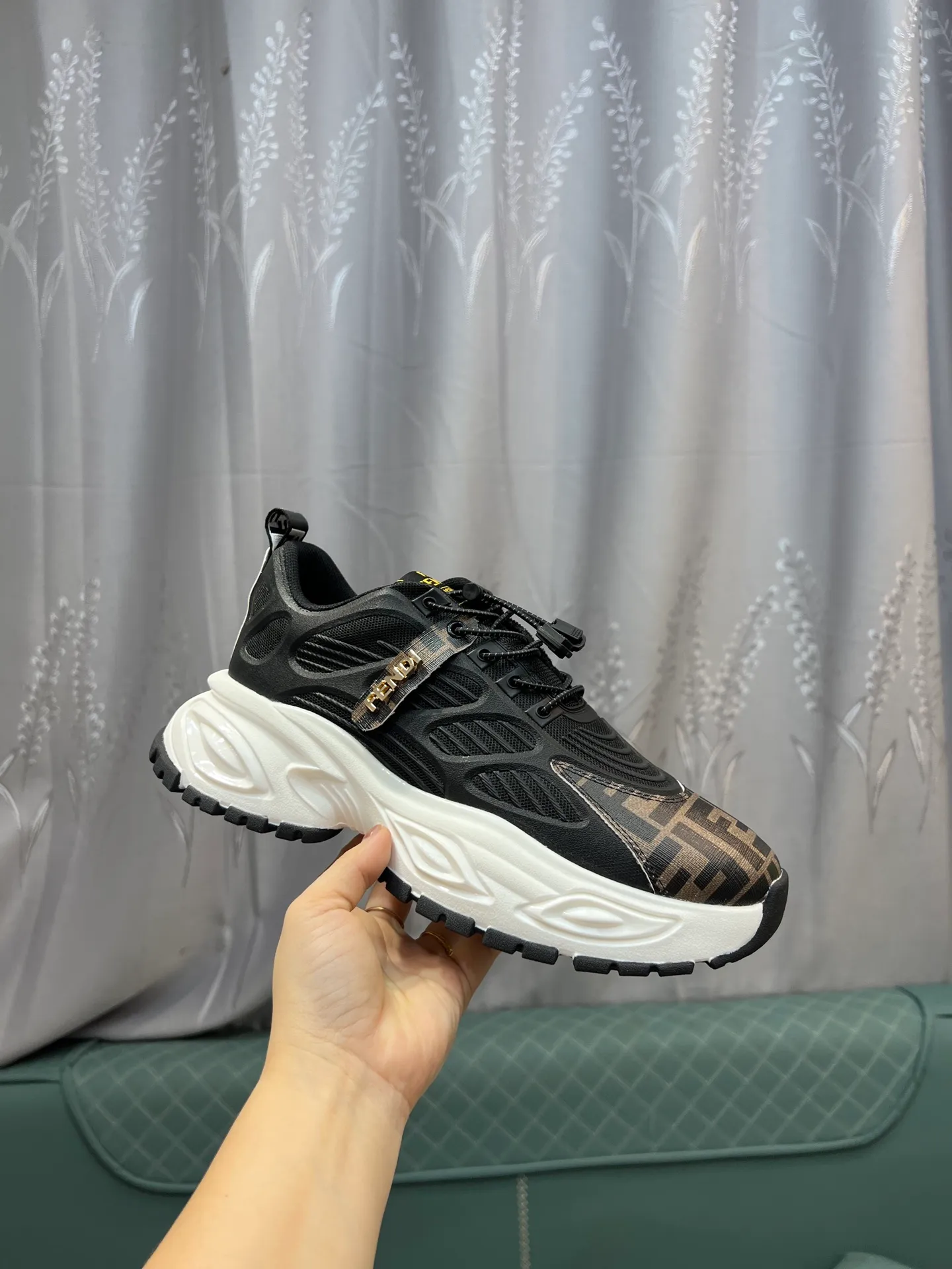 Men's men's shoes 💰440 [FENDI] new 🙈 casual shoes with first-class workmanship, 💪💪💪cowhide uppers ➕ genuine leather feet, 👻suitable for all kinds of travel! Number of yards 38-44